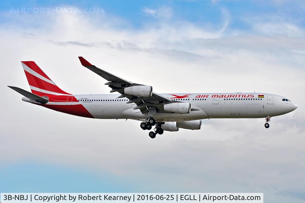 3B-NBJ, 2006 Airbus A340-313E C/N 800, Arriving 27R