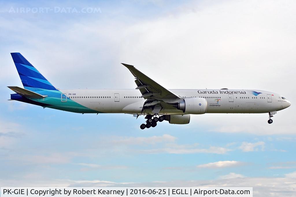 PK-GIE, 2013 Boeing 777-3U3/ER C/N 29147, Arriving 27R