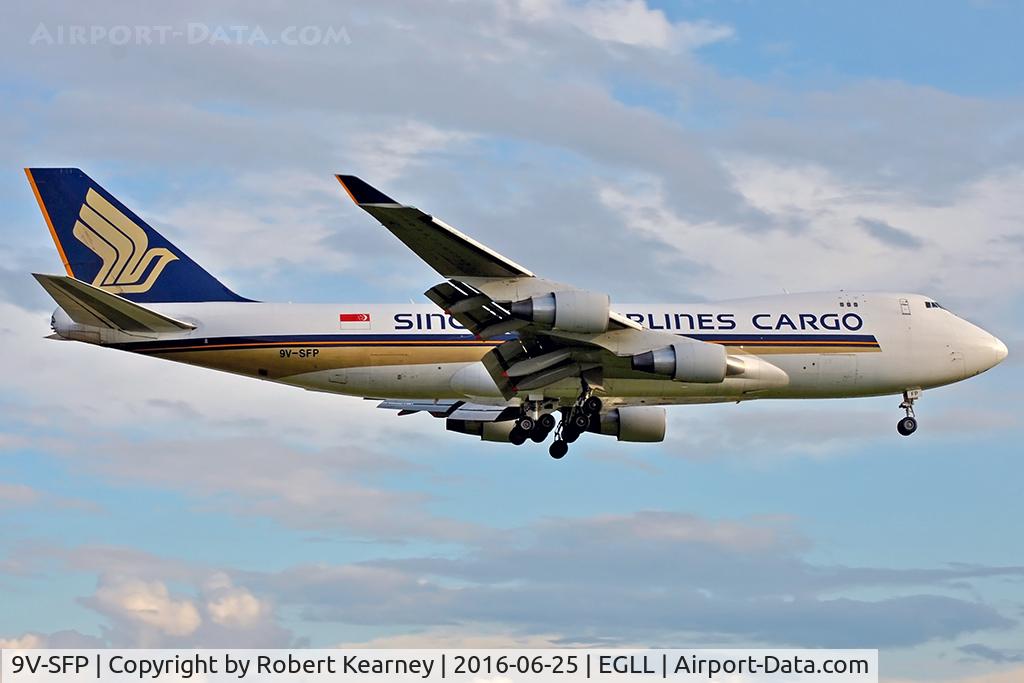 9V-SFP, 2005 Boeing 747-412F/SCD C/N 32902, Arriving 27R
