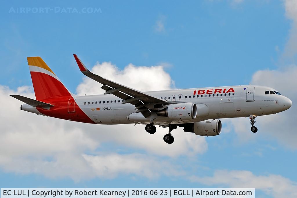 EC-LUL, 2013 Airbus A320-216 C/N 5486, Arriving 27R