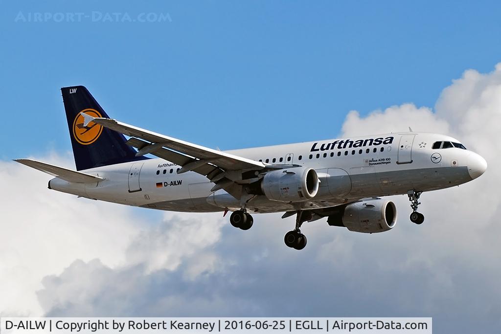 D-AILW, 1998 Airbus A319-114 C/N 853, Arriving 27R