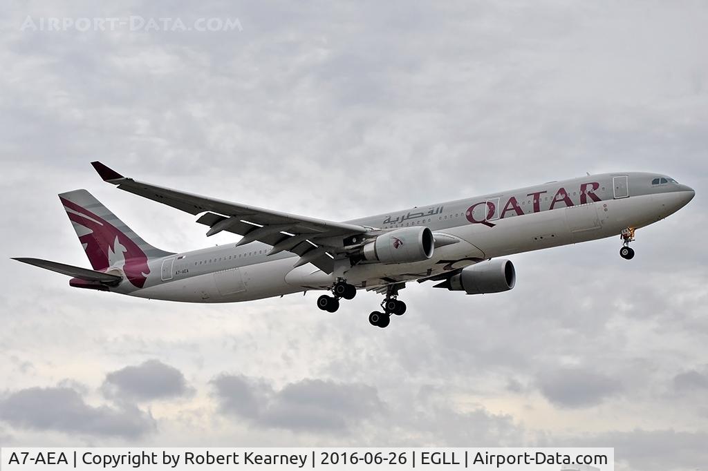 A7-AEA, 2004 Airbus A330-302 C/N 623, Arriving 27R