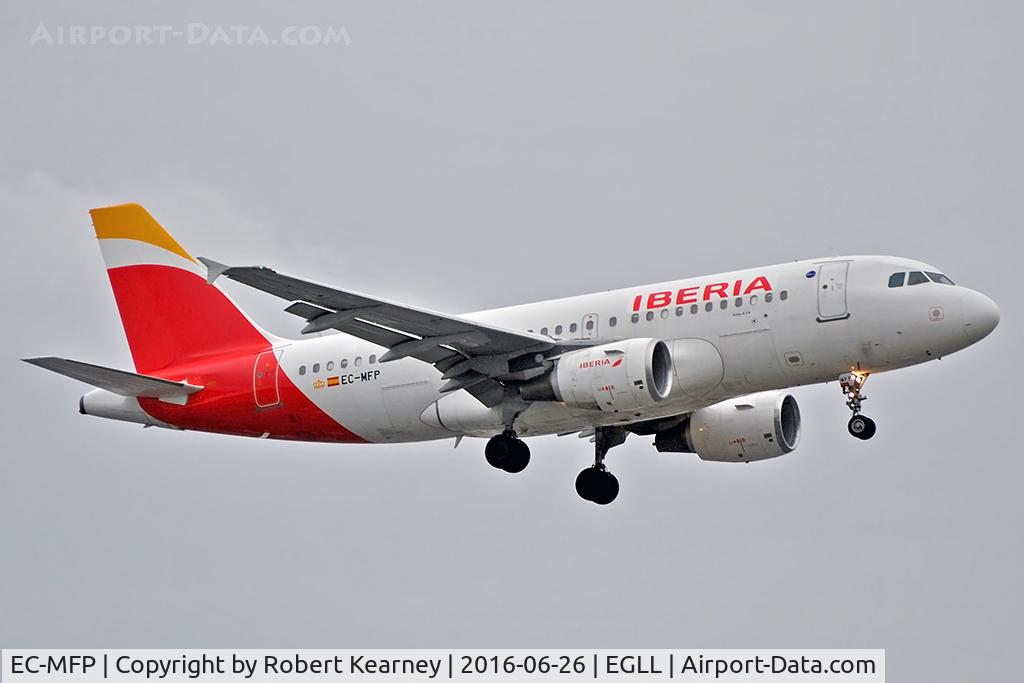 EC-MFP, 1999 Airbus A319-111 C/N 998, Arriving 27R