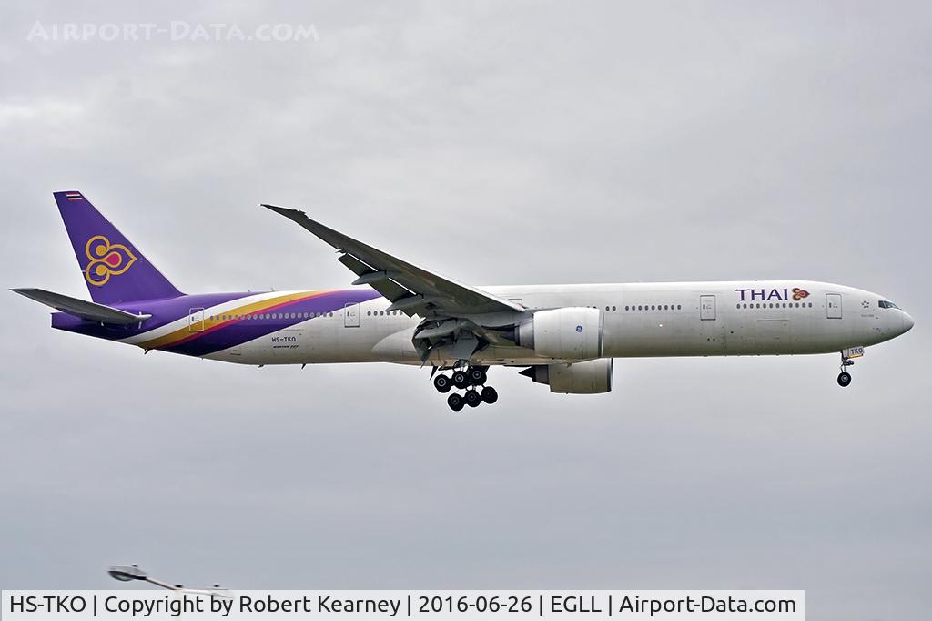 HS-TKO, 2013 Boeing 777-3AL/ER C/N 41524, Arriving 27R