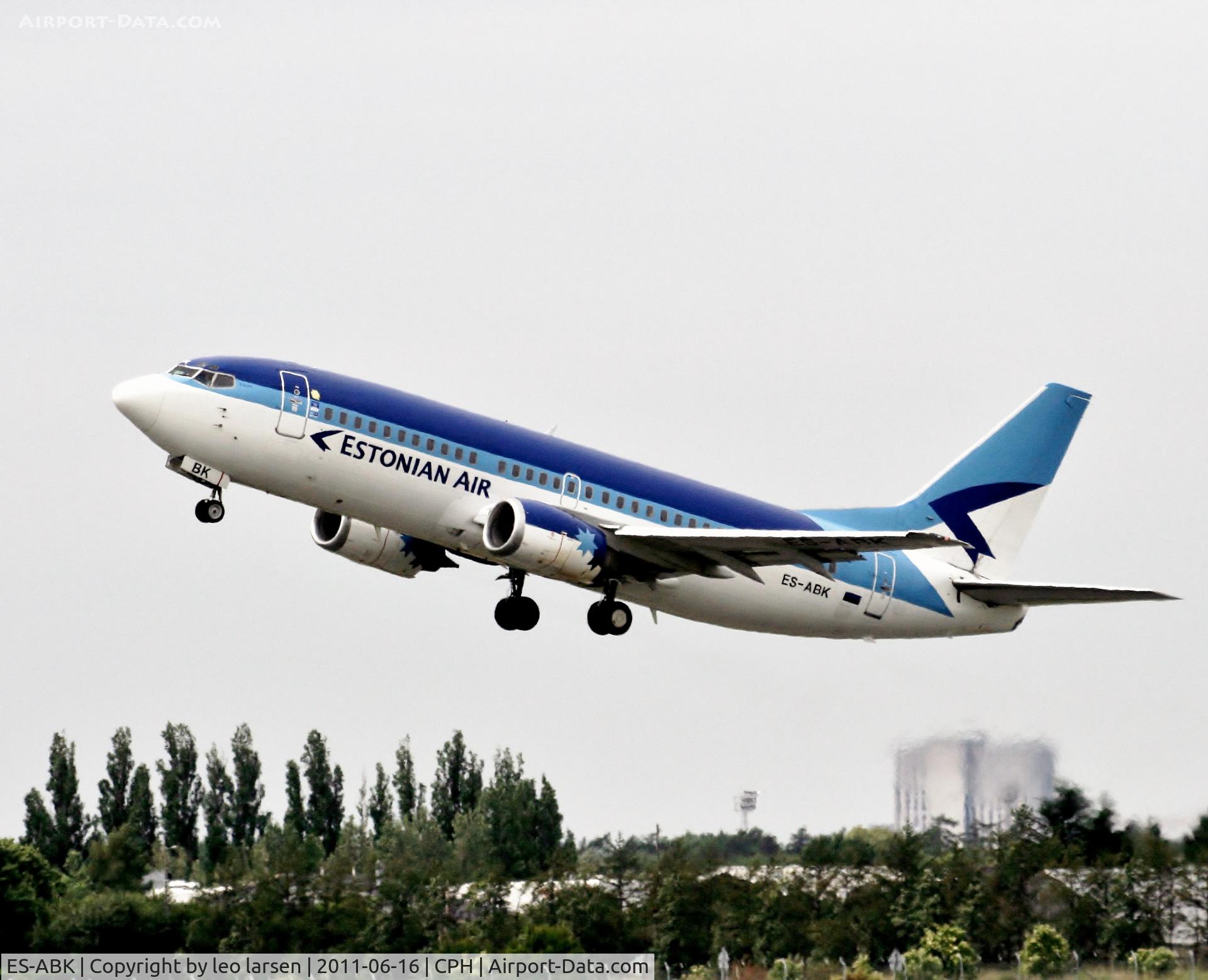 ES-ABK, 1998 Boeing 737-36N C/N 28572, Copenhagen 16.6.11