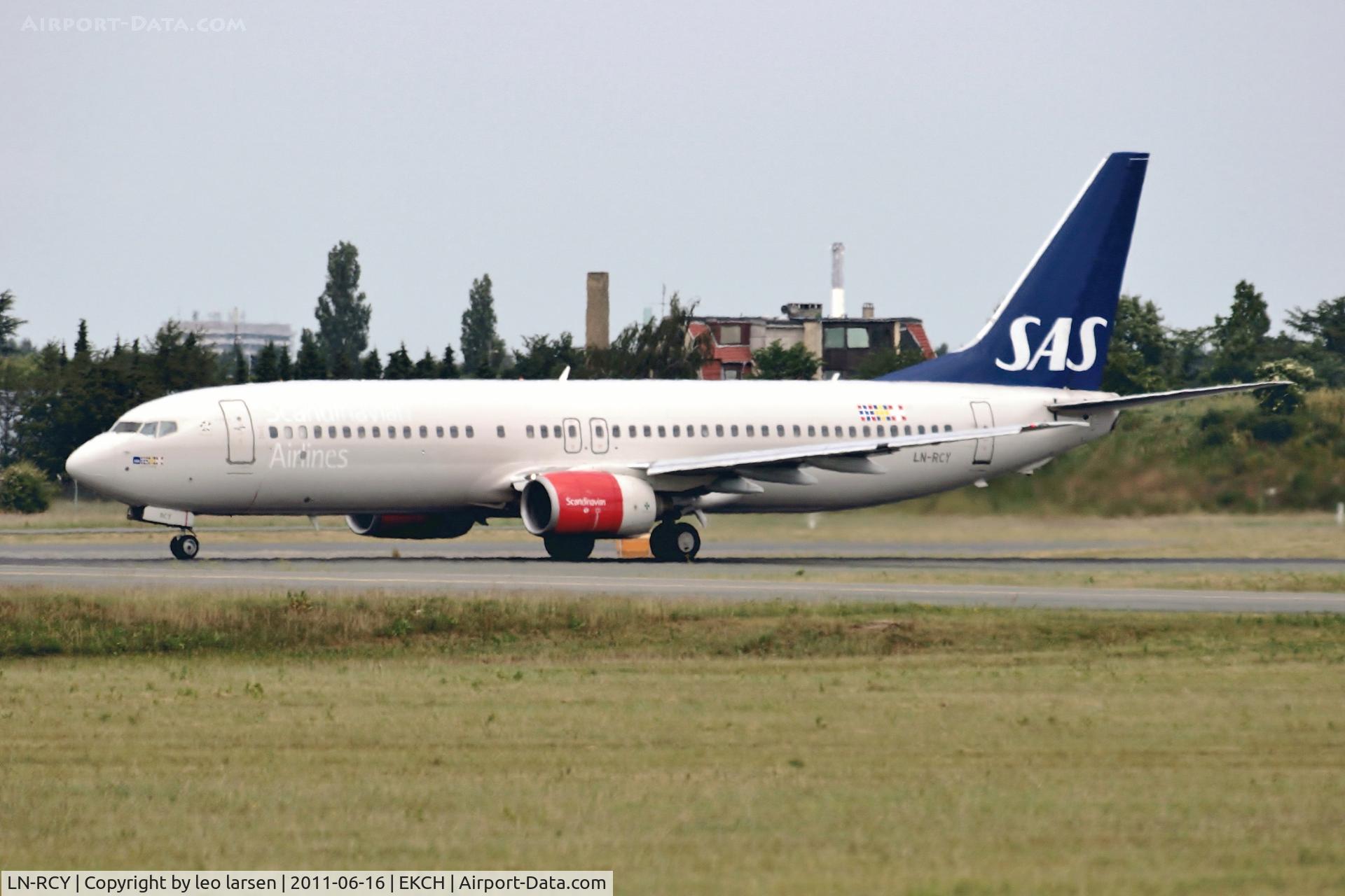 LN-RCY, 2001 Boeing 737-883 C/N 28324, Copenhagen 16.6.11
