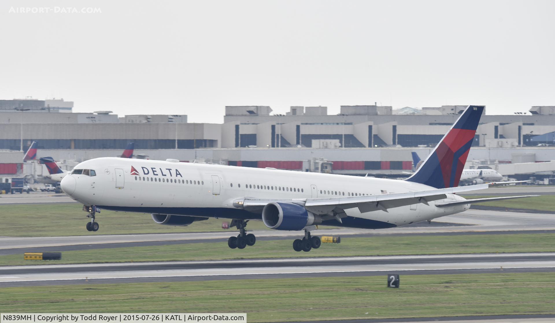 N839MH, 2001 Boeing 767-432/ER C/N 29712, Arriving at Atlanta