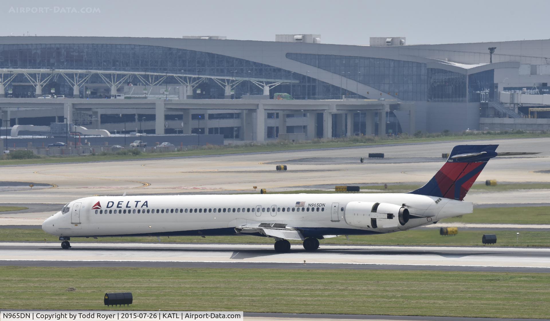 N965DN, 2001 McDonnell Douglas MD-90-30 C/N 60002, Arriving at Atlanta
