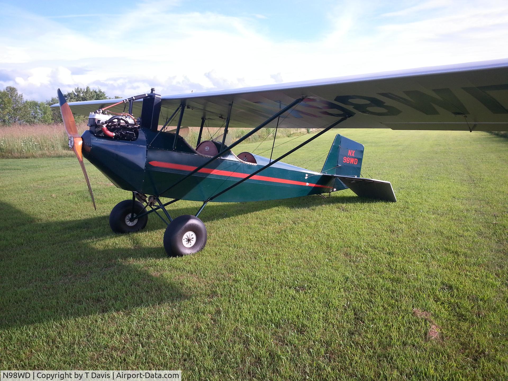 N98WD, 1989 Pietenpol Air Camper C/N WD-1, Pic taken at the home strip. Rolling View Ridge outside of Brodhead WI