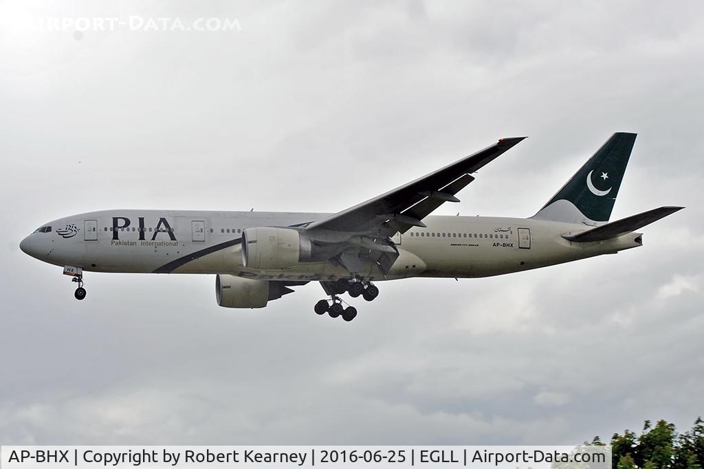 AP-BHX, 2007 Boeing 777-240/ER C/N 35296, Arriving 27L