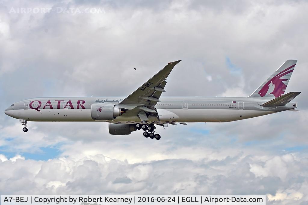 A7-BEJ, 2016 Boeing 777-3DZ/ER C/N 60336, Arriving 27L