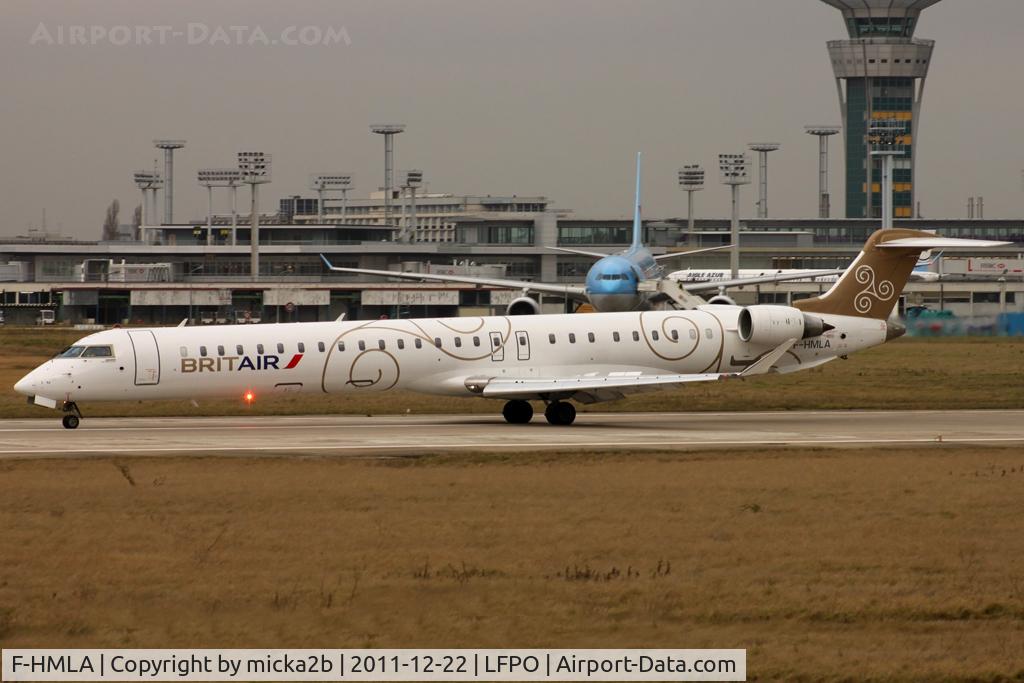 F-HMLA, 2010 Bombardier CRJ-1000EL NG (CL-600-2E25) C/N 19004, Taxiing