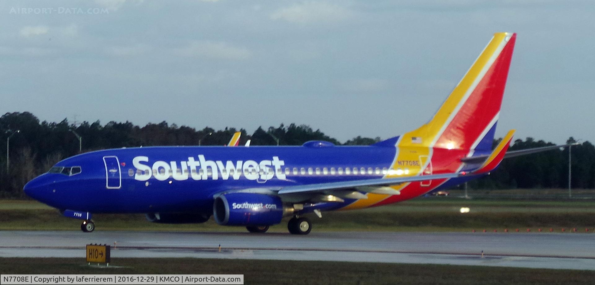 N7708E, 2004 Boeing 737-76N C/N 32652, Southwest Airlines Flight 4409 taxiing for taking off from Orlando