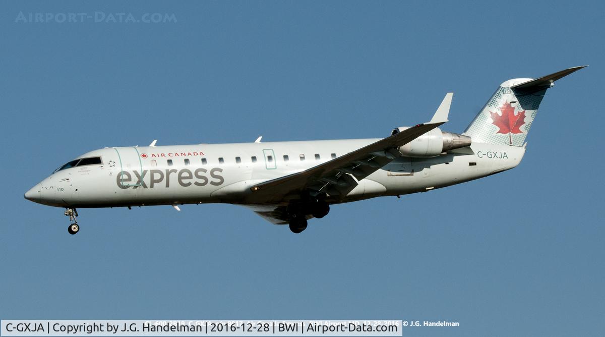 C-GXJA, 2005 Bombardier CRJ-200ER (CL-600-2B19) C/N 8017, On final to 33L