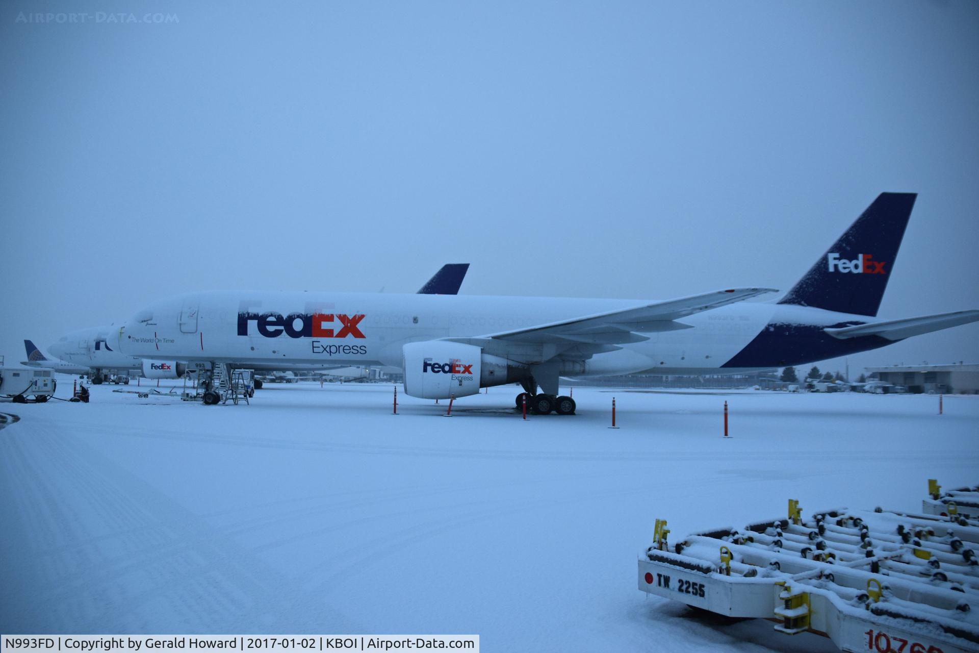 N993FD, 1992 Boeing 757-2Q8 C/N 24965, A day off during the snow fall.