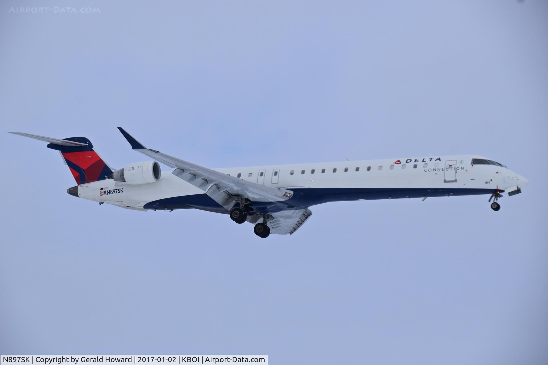 N897SK, 2006 Canadair CRJ-900LR (CL-600-2D24) C/N 15103, Landing RWY 10R.