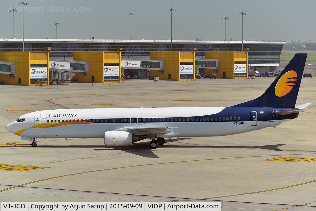 VT-JGD, 2003 Boeing 737-95R C/N 33740, Pushback at IGIA T-3.