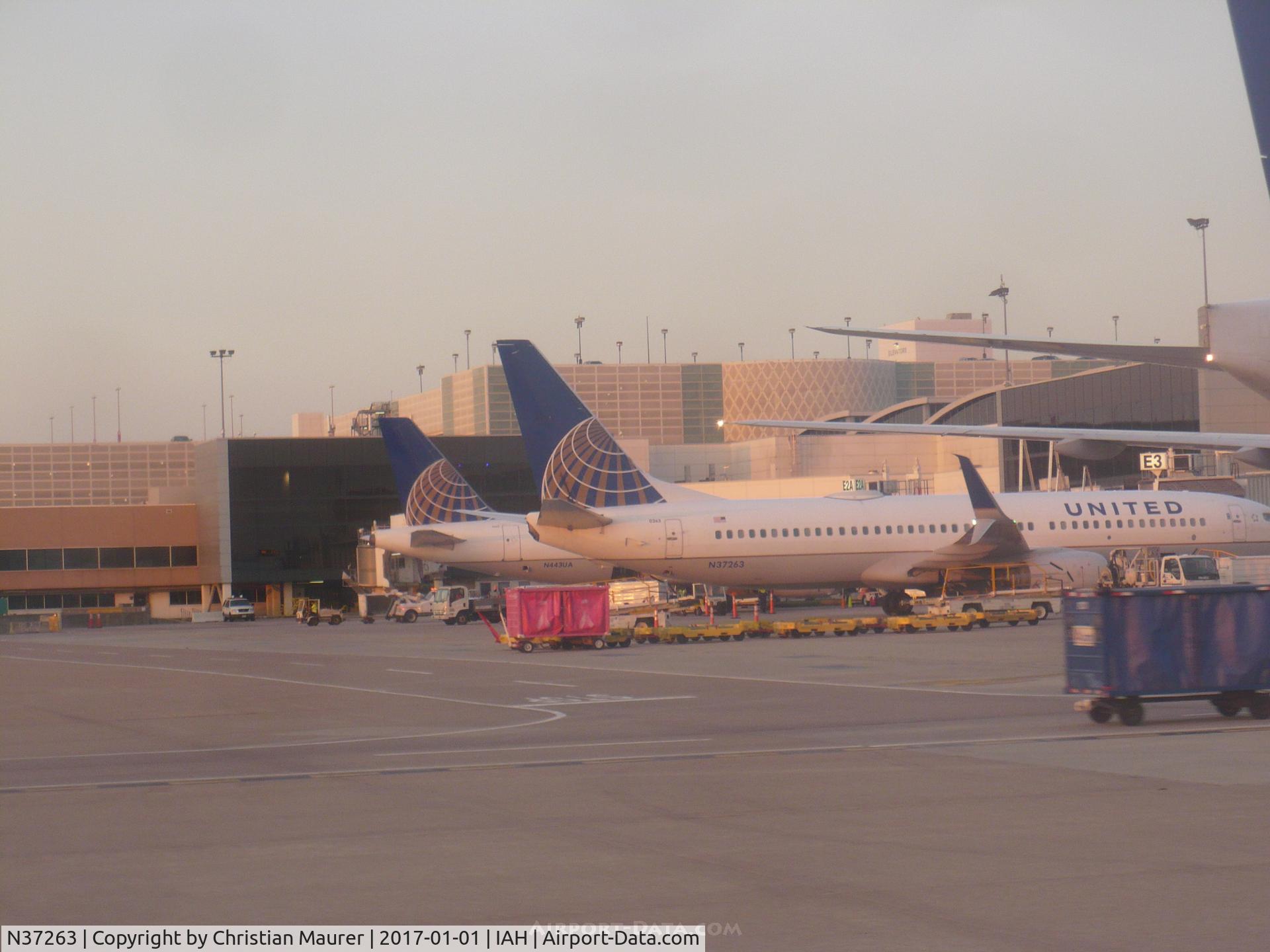 N37263, 2001 Boeing 737-824 C/N 31583, Boeing 737-824
