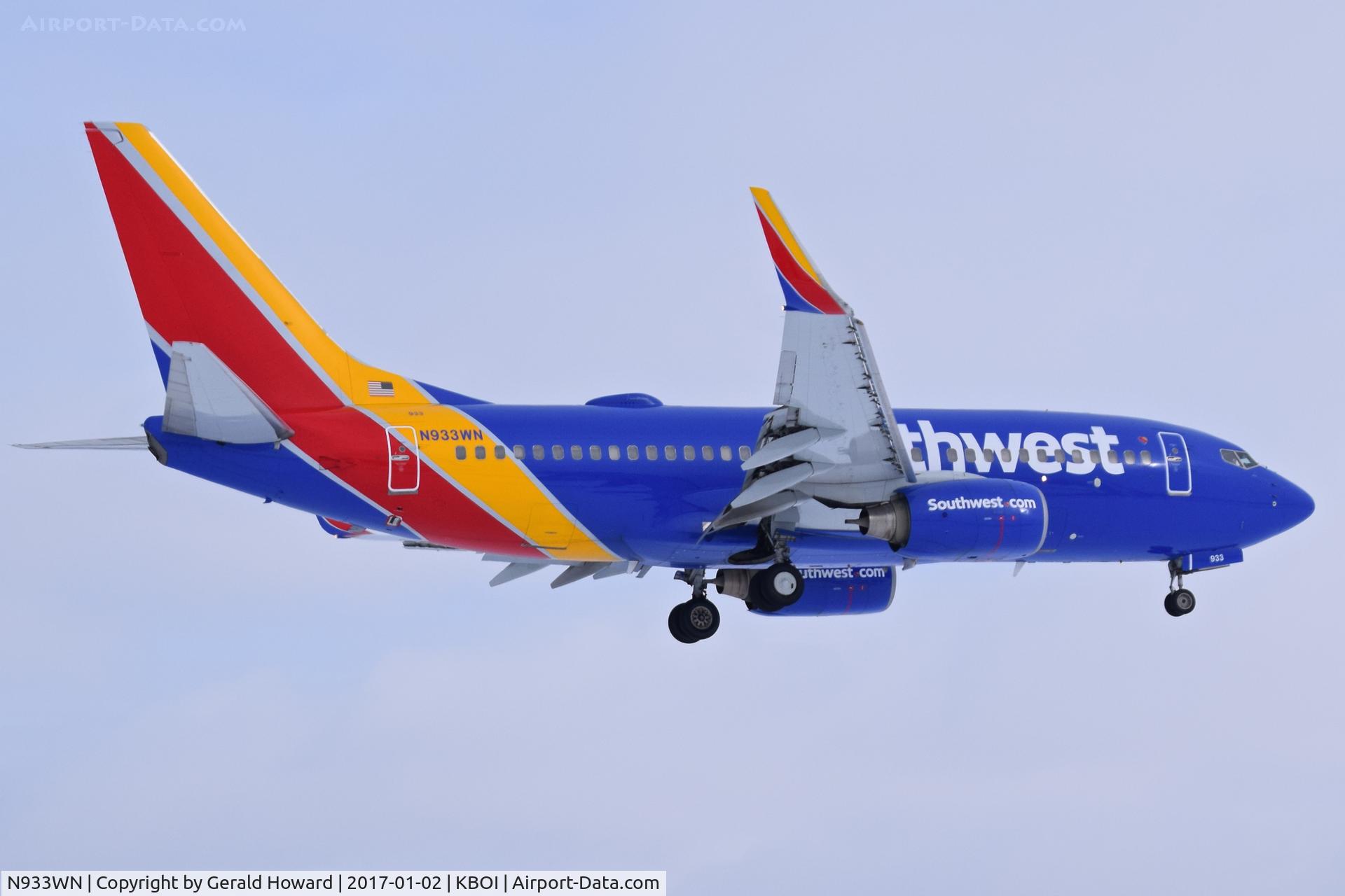 N933WN, 2009 Boeing 737-7H4 C/N 36640, Landing RWY 10R.