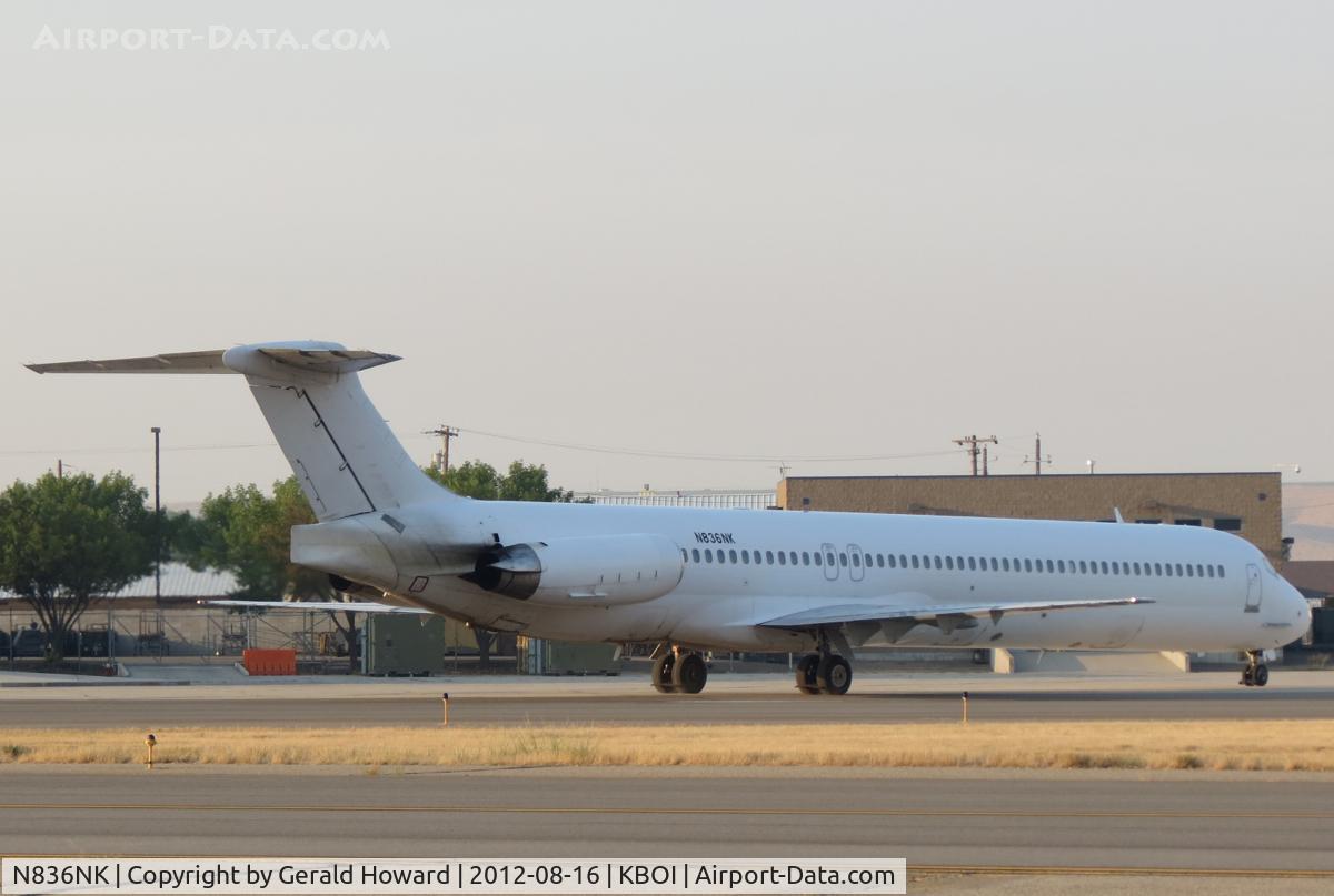 N836NK, 1990 McDonnell Douglas MD-83 (DC-9-83) C/N 53045, Taxi on Kilo.