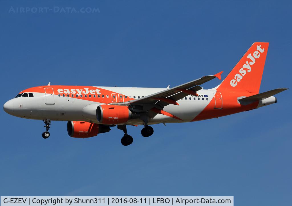 G-EZEV, 2004 Airbus A319-111 C/N 2289, Landing rwy 32L