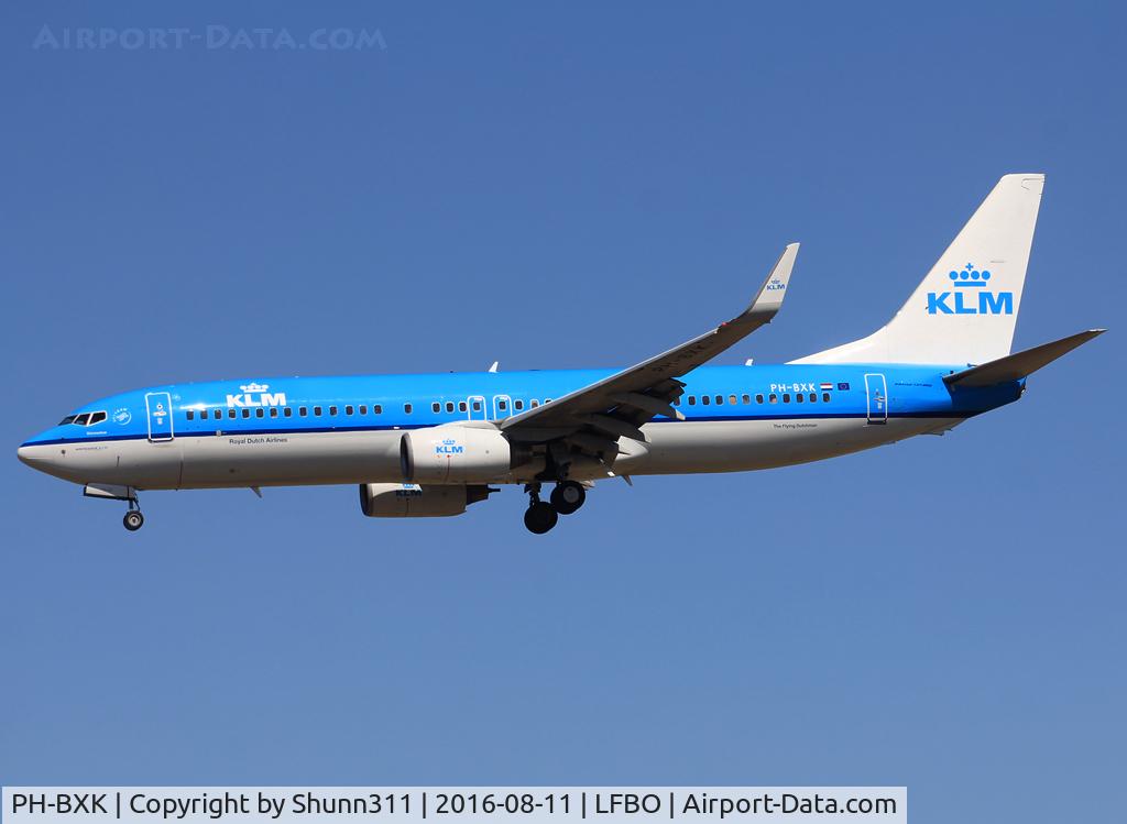 PH-BXK, 2000 Boeing 737-8K2 C/N 29598, Landing rwy 32L