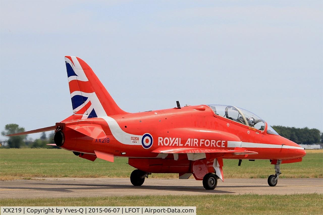 XX219, 1978 Hawker Siddeley Hawk T.1A C/N 055/312055, Royal Air Force Red Arrows Hawker Siddeley Hawk T.1, Taxiing to parking area, Tours - St Symphorien Air Base 705 (LFOT-TUF)