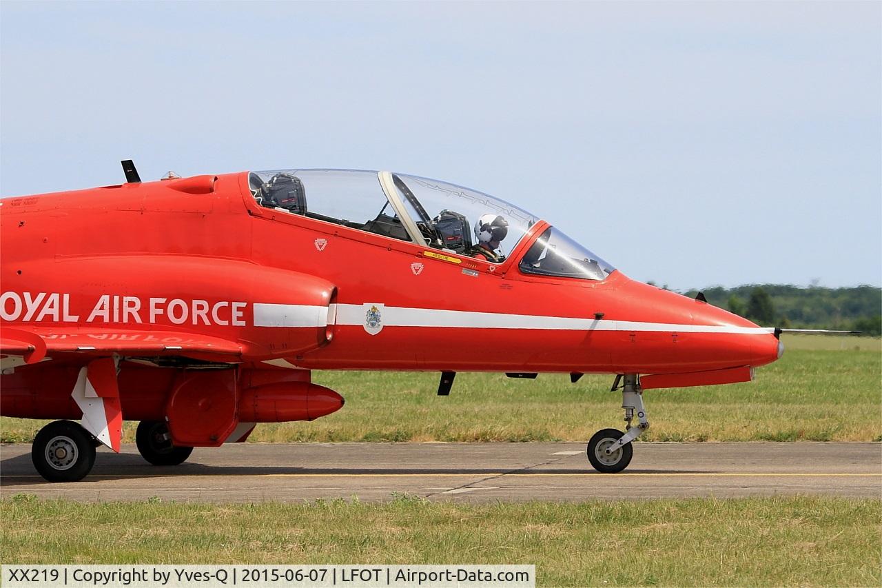 XX219, 1978 Hawker Siddeley Hawk T.1A C/N 055/312055, Royal Air Force Red Arrows Hawker Siddeley Hawk T.1, Taxiing to parking area, Tours - St Symphorien Air Base 705 (LFOT-TUF)
