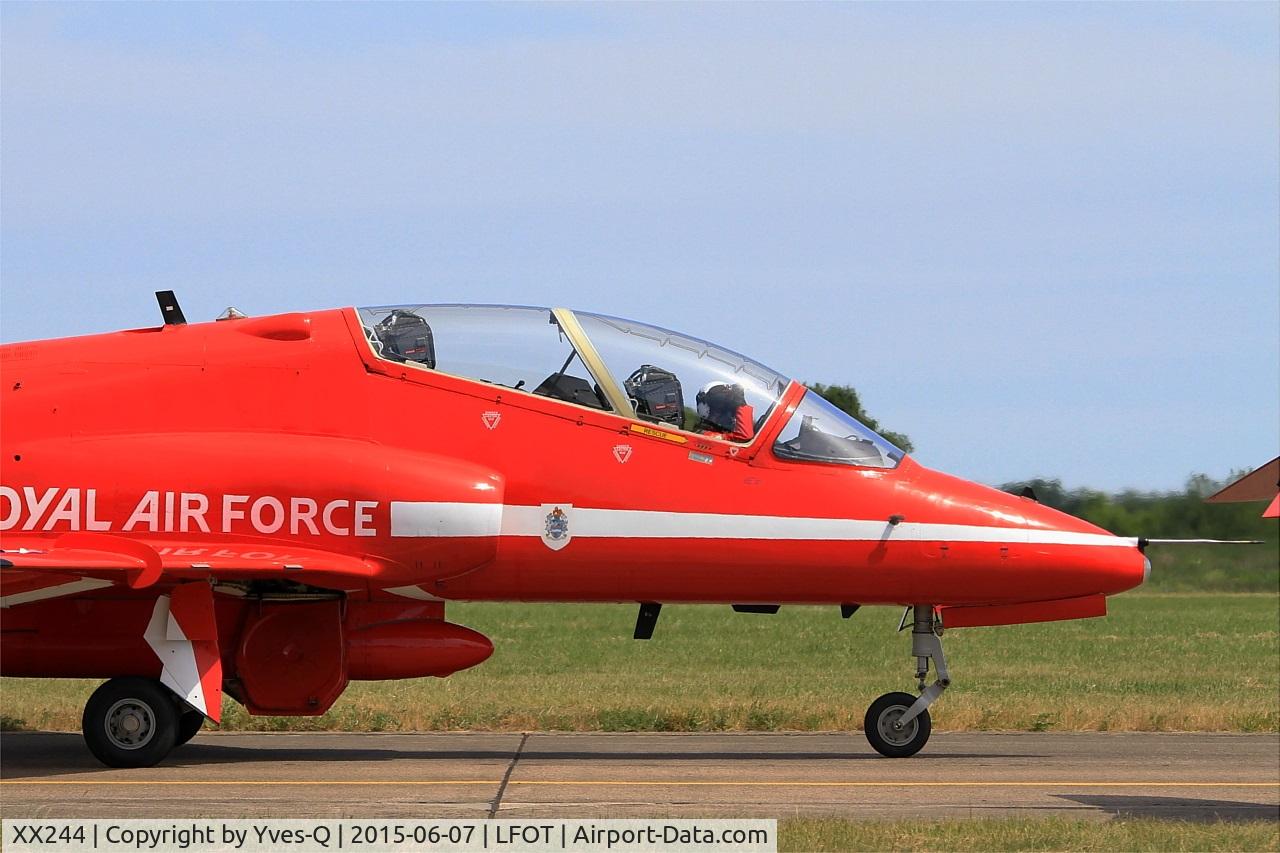 XX244, 1978 Hawker Siddeley Hawk T.1 C/N 080/312080, Royal Air Force Red Arrows Hawker Siddeley Hawk T.1, Taxiing to parking area, Tours - St Symphorien Air Base 705 (LFOT-TUF)