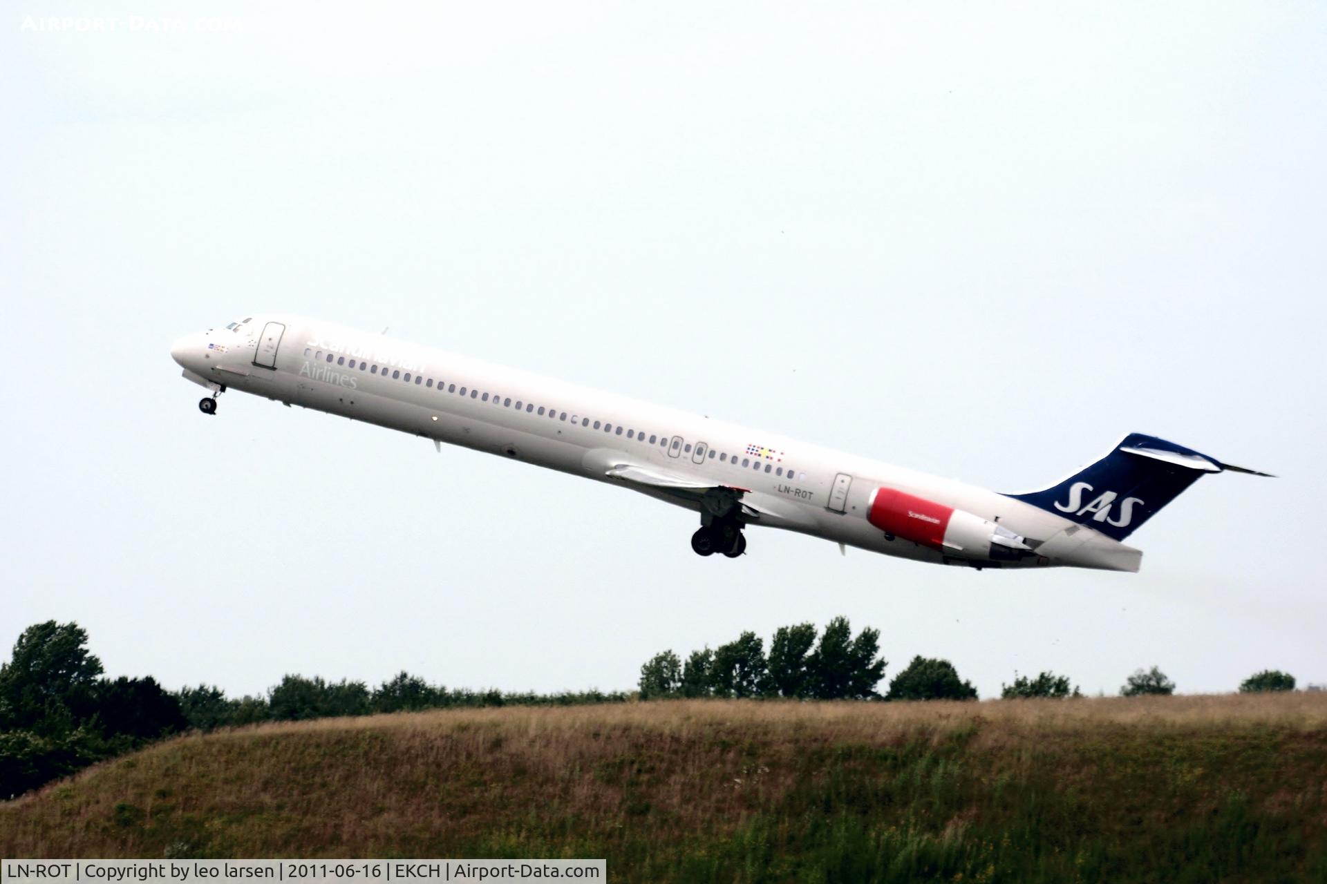 LN-ROT, 1986 McDonnell Douglas MD-82 (DC-9-82) C/N 49422, Copenhagen 16.6.11