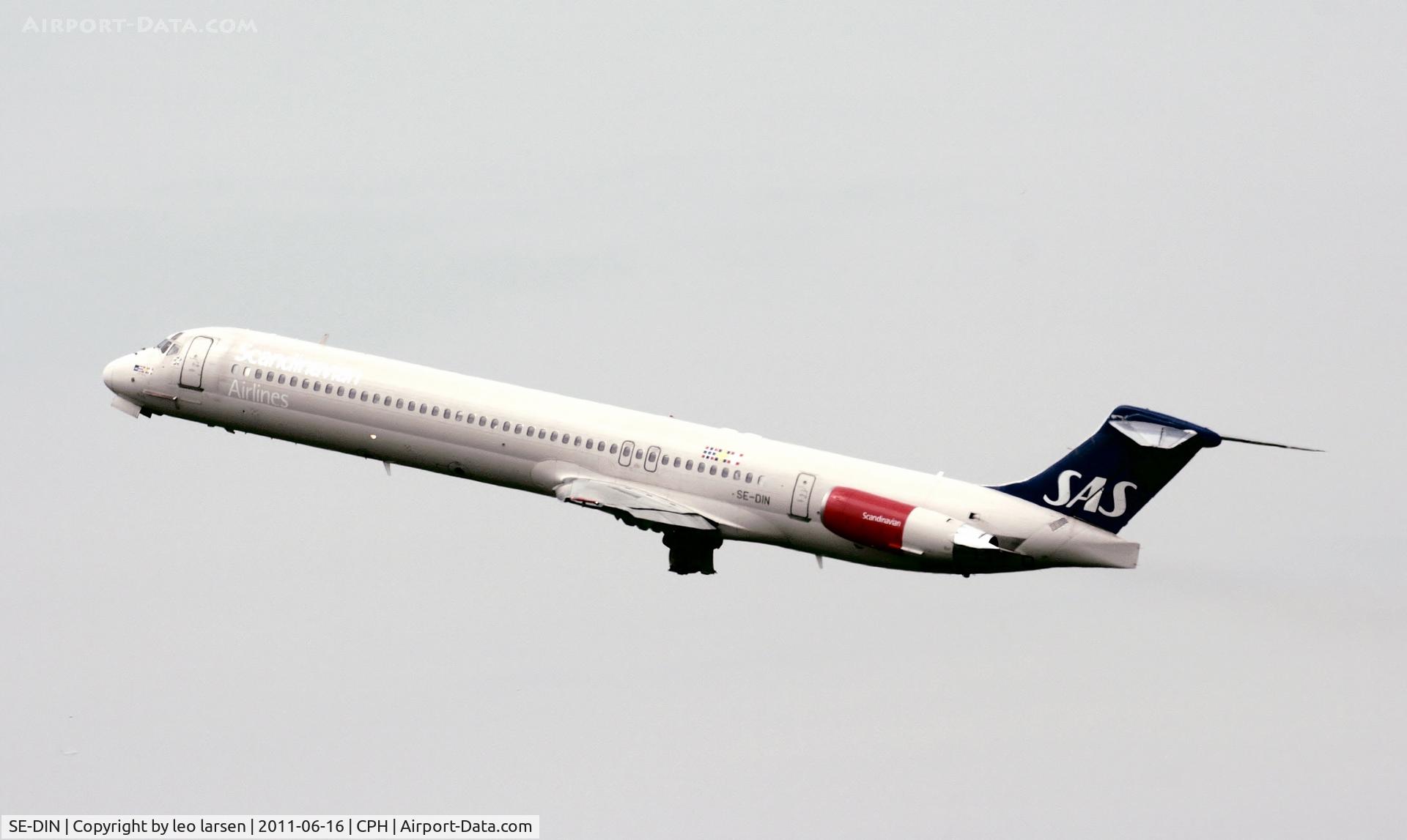 SE-DIN, 1990 McDonnell Douglas MD-82 (DC-9-82) C/N 49999, Copenhagen 16.6.11