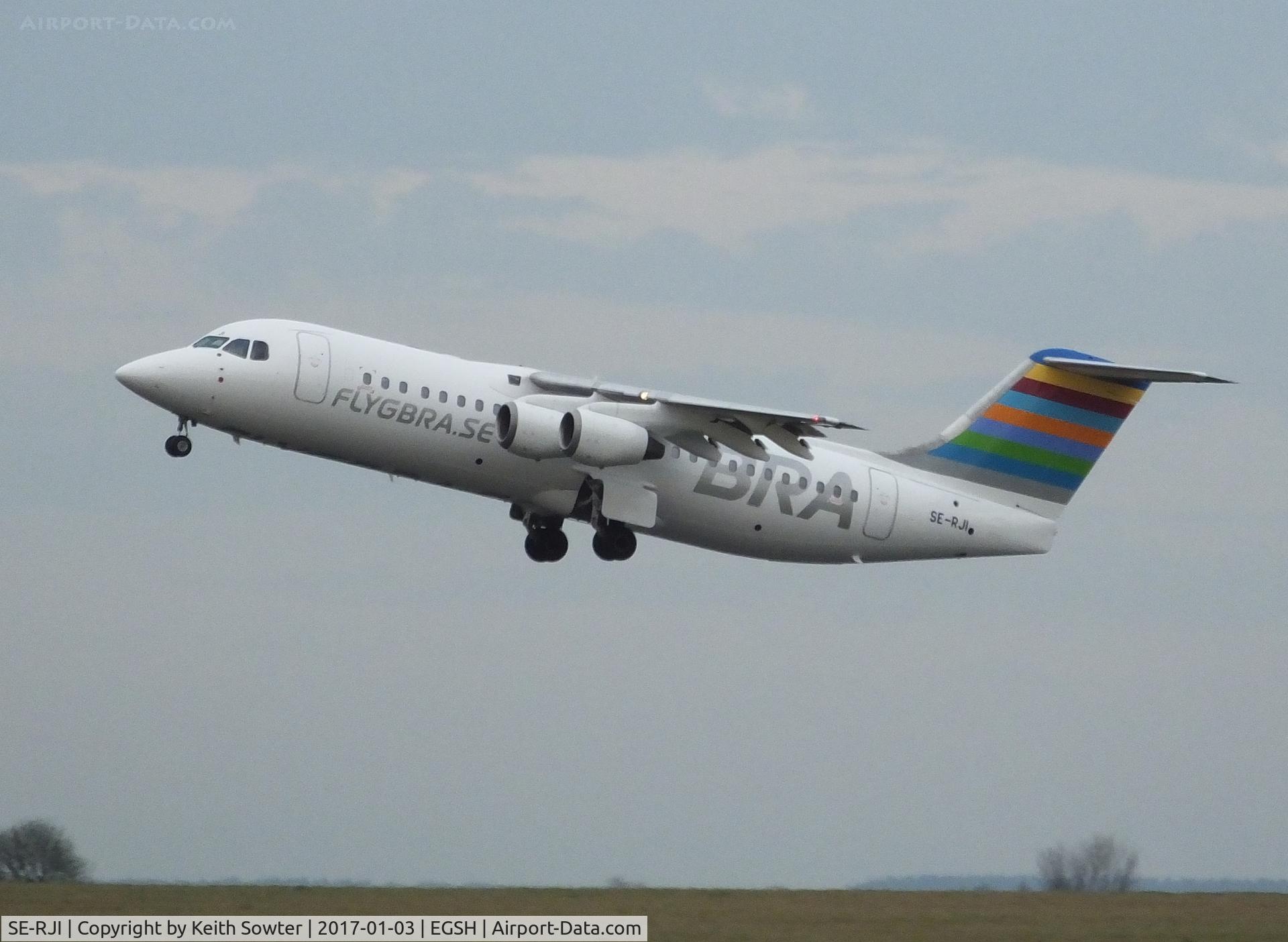 SE-RJI, 1999 British Aerospace Avro 146-RJ100 C/N E3357, Climbing out