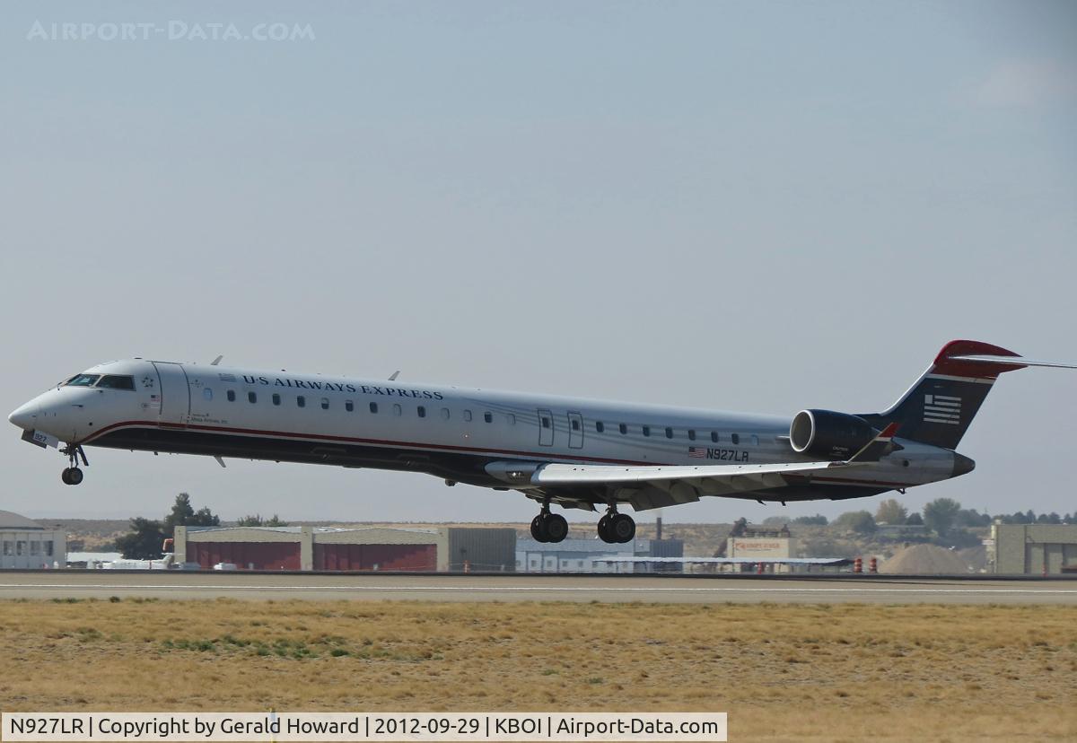 N927LR, 2005 Bombardier CRJ-900ER (CL-600-2D24) C/N 15027, Landing RWY 10L.