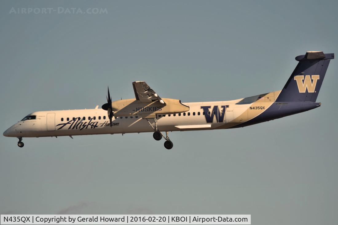 N435QX, 2008 Bombardier DHC-8-402 Dash 8 C/N 4232, Landing RWY 28R.