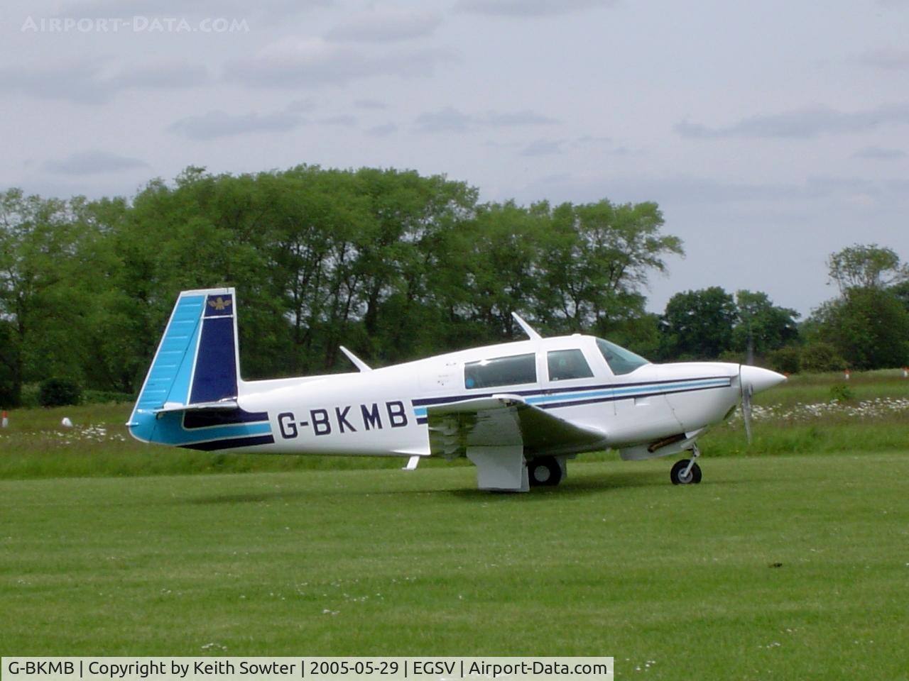 G-BKMB, 1982 Mooney M20J 201 C/N 24-1307, Old Buckenham fly in