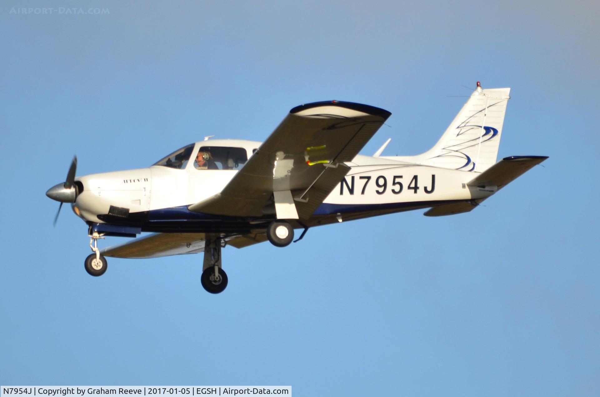 N7954J, Piper PA-28R-200 Cherokee Arrow C/N 28R-7635125, Landing at Norwich.