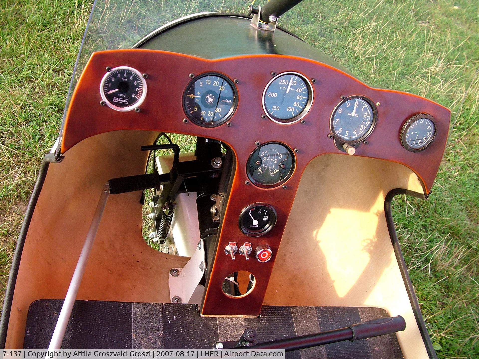 7-137, Halley Apollo CXMD C/N 250507, Eger, Apollo Airport, Hungary