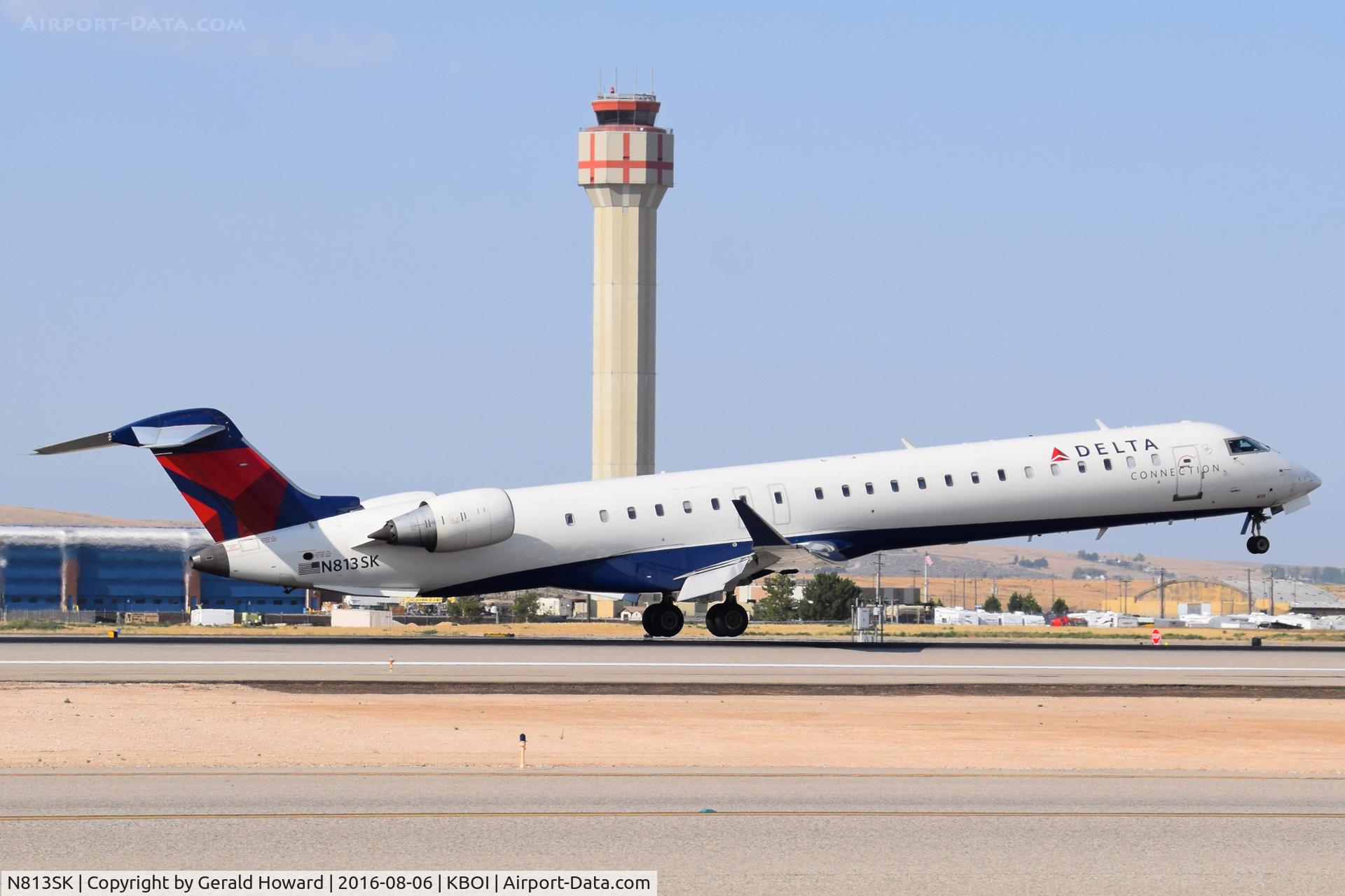 N813SK, 2006 Canadair CL-600-2D24 Regional Jet CRJ-900 C/N 15099, Landing RWY 28R.