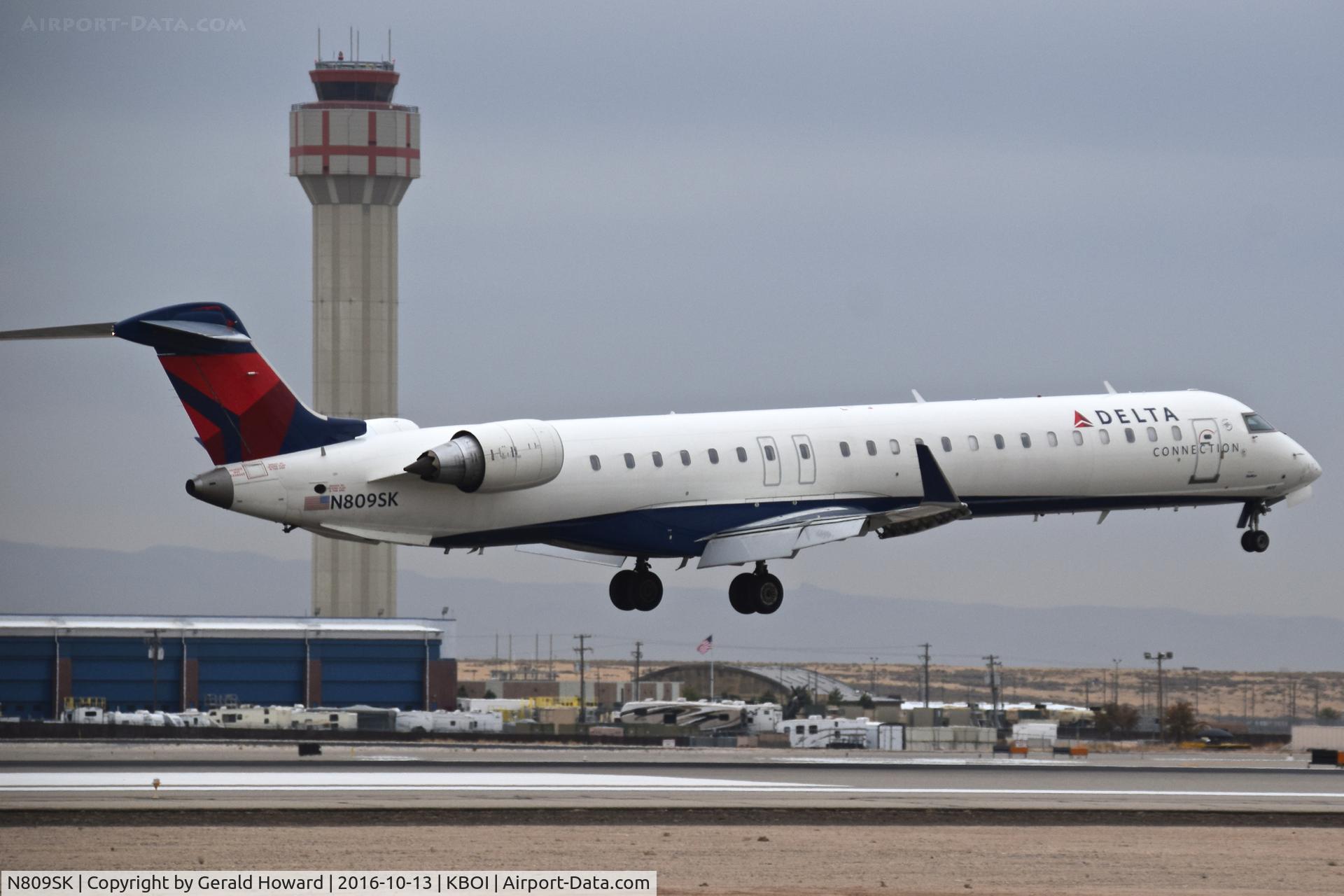 N809SK, 2006 Bombardier CRJ-900ER (CL-600-2D24) C/N 15086, Landing RWY 28R.