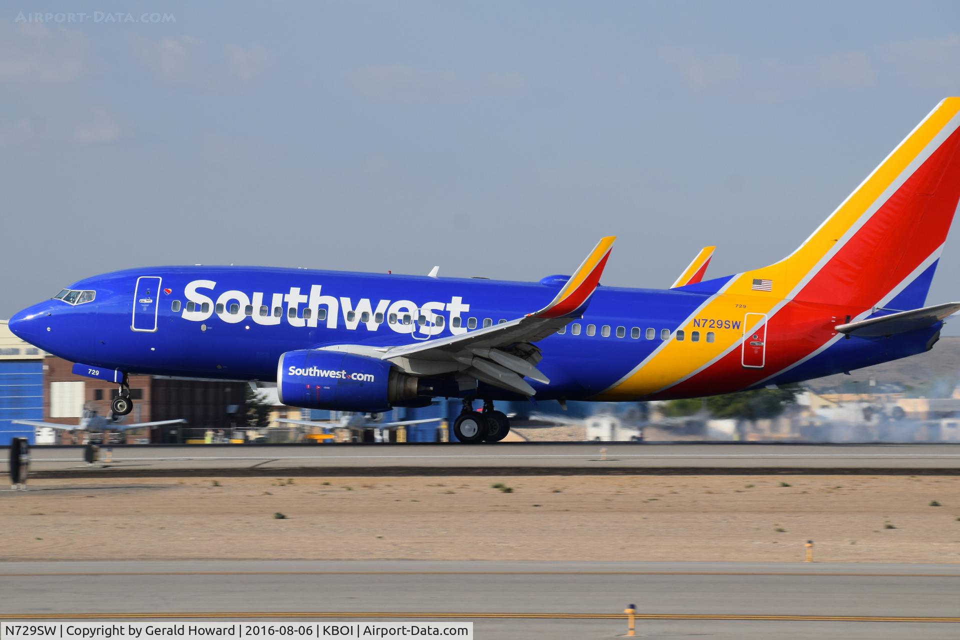 N729SW, 1999 Boeing 737-7H4 C/N 27861, Landing RWY 10L.