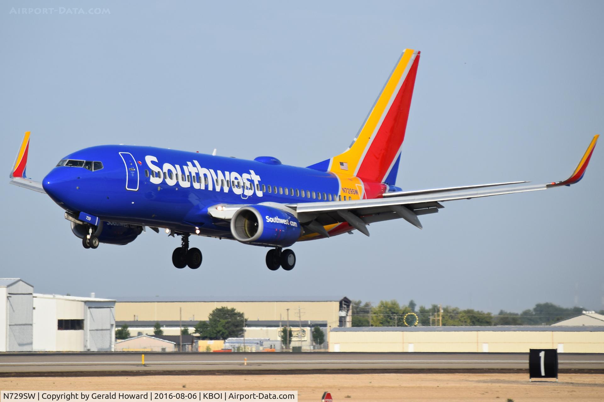 N729SW, 1999 Boeing 737-7H4 C/N 27861, Landing RWY 10L.