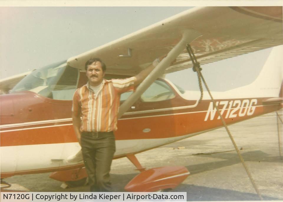 N7120G, 1969 Cessna 172K Skyhawk C/N 17258820, I had just landed at Flushing NY airport near Manhattan after flying in from Milwaukee Timmerman Field in August 1970. Gran Aire owned it at this time.