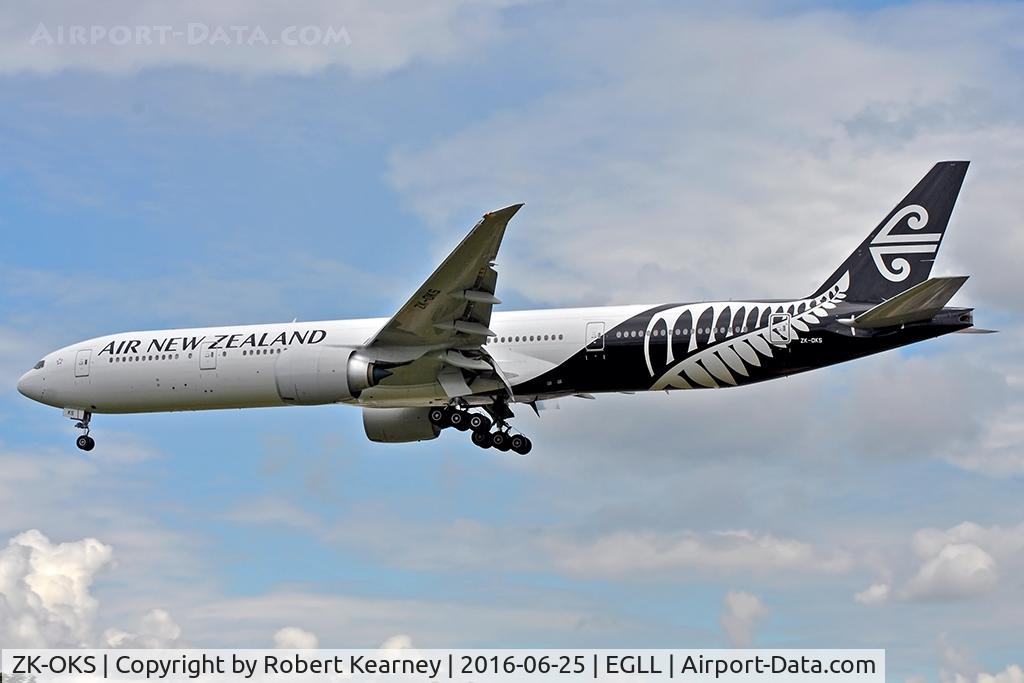 ZK-OKS, 2014 Boeing 777-306/ER C/N 44547, Arriving 27L