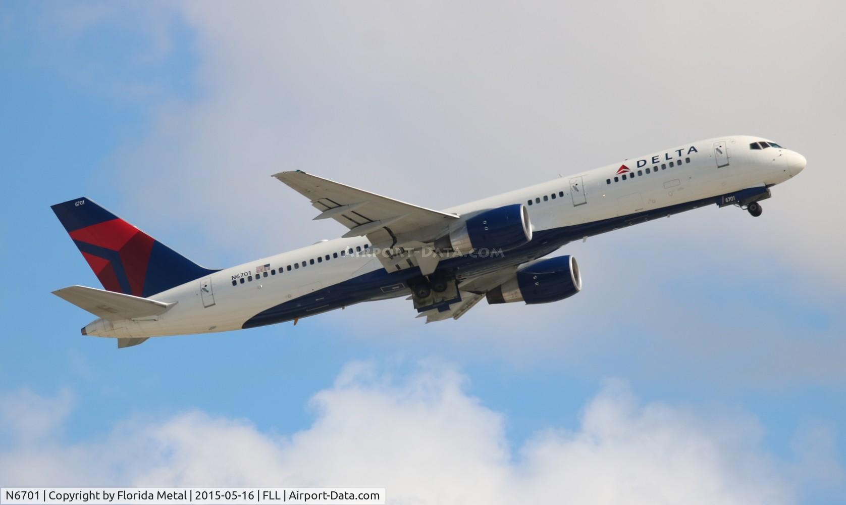 N6701, 1999 Boeing 757-232 C/N 30187, Delta