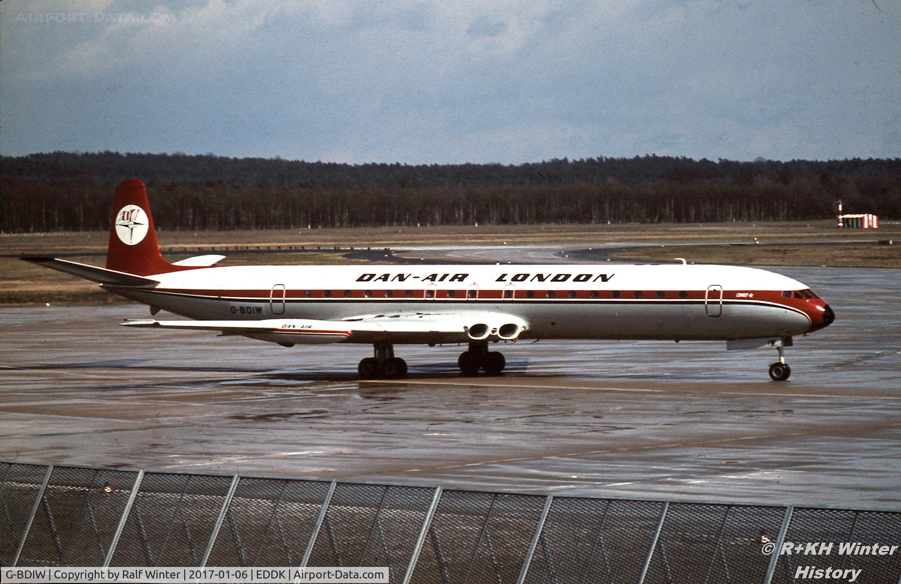 G-BDIW, 1962 De Havilland DH.106 Comet 4C C/N 6470, De Havilland DH.106 Comet 4C - Dan Air Service - G-BDIW - 1975 CGN - From a slide
