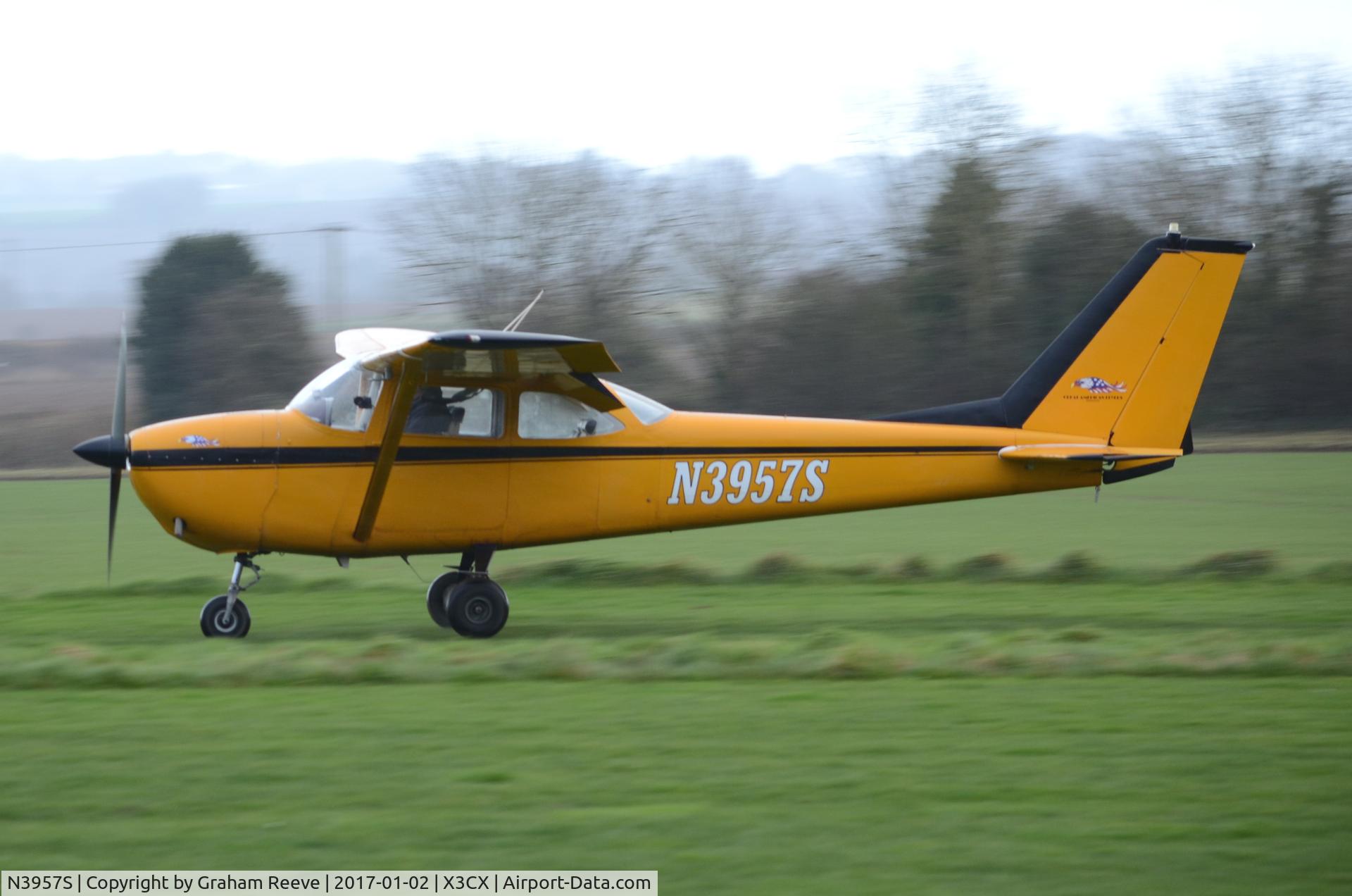 N3957S, 1964 Cessna 172E C/N 17251157, Landing at Northrepps.