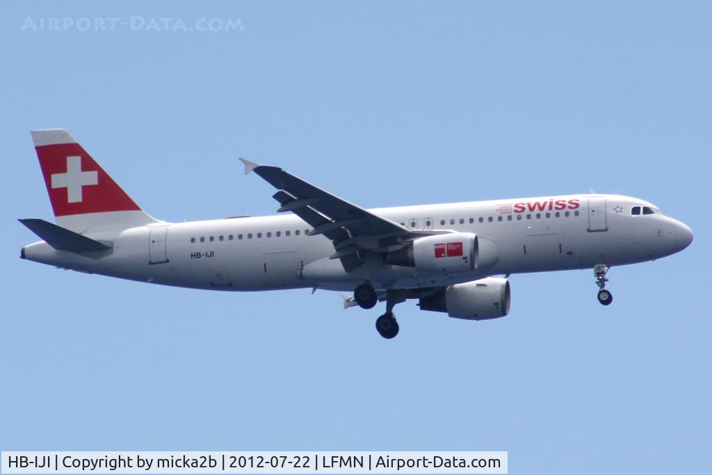 HB-IJI, 1996 Airbus A320-214 C/N 0577, Landing