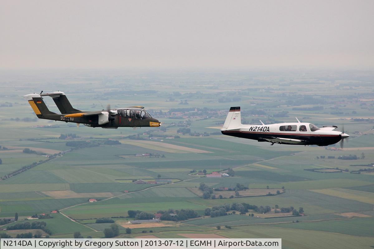 N214DA, 1999 Mooney M20R Ovation C/N 29-0181, Ovation & Bronco in formation