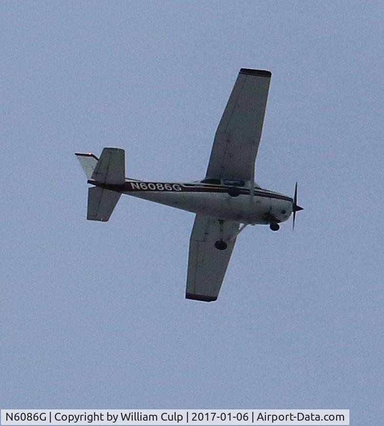 N6086G, 1979 Cessna 172N C/N 17273566, It was flying over Peace Valley Park, Bucks County Pa.