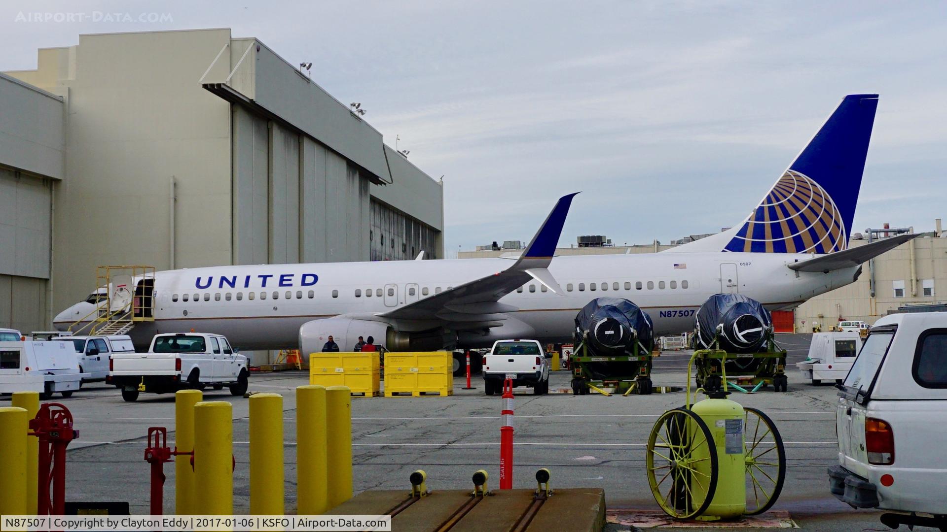 N87507, 2008 Boeing 737-824 C/N 31637, SFO 2017